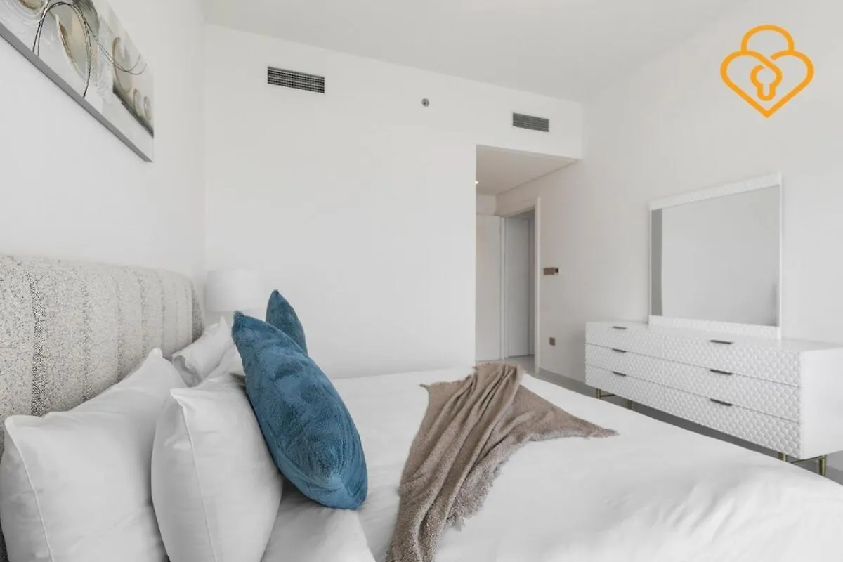 Keysplease 2 Bedroom Beach Vista, Emaar Beachfront Dubai